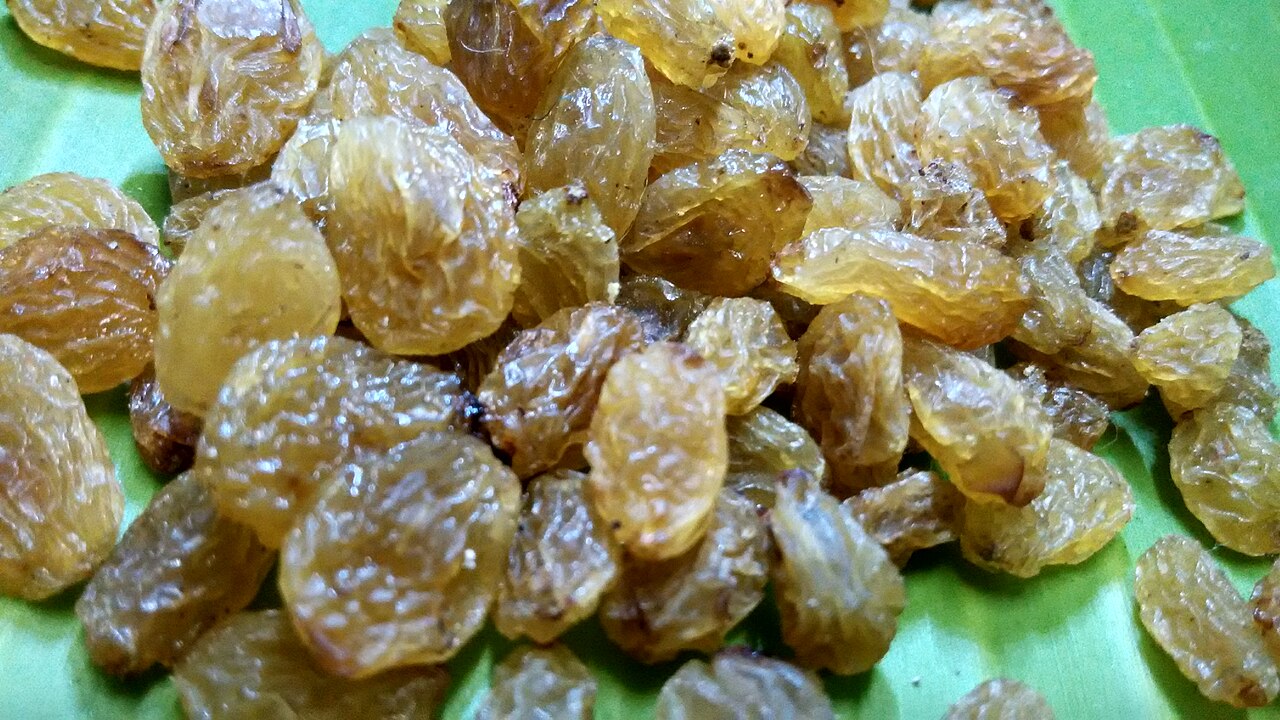 کاسه کشمش سیاه بیدانه